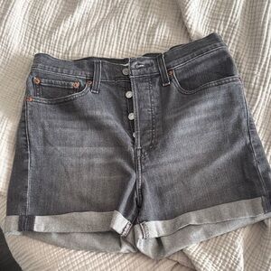 Women’s Levi's Wedgie shorts size 30
